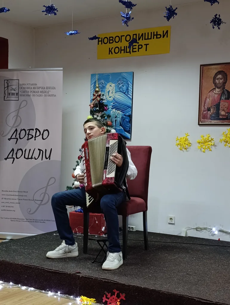 1766477106816-771x1024-jpg Сјајним Новогодишњим концертом ученици ОМШ „Свети Роман Мелод“ донијели дух празника у Гацко