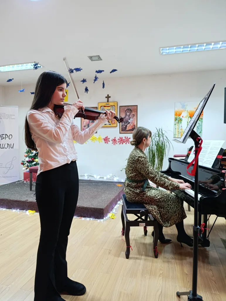 1766477106850-771x1024-jpg Сјајним Новогодишњим концертом ученици ОМШ „Свети Роман Мелод“ донијели дух празника у Гацко