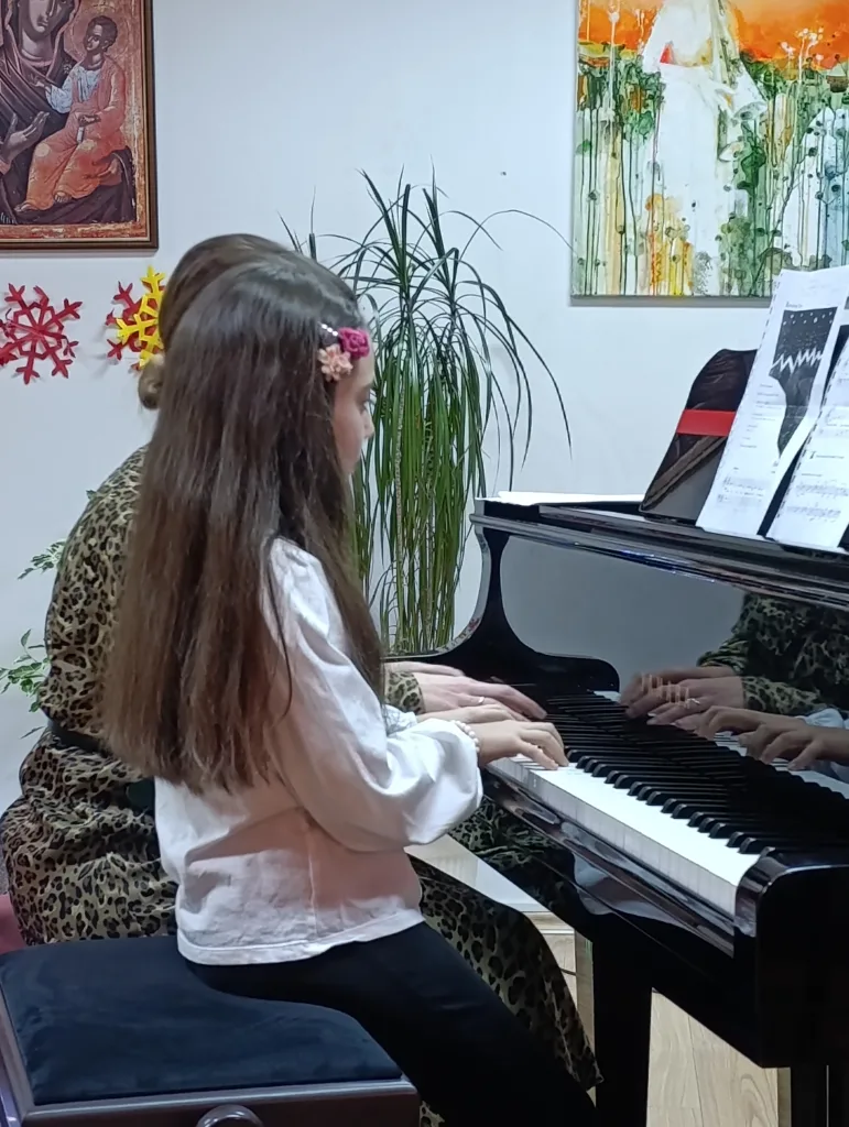 1766477106857-771x1024-jpg Сјајним Новогодишњим концертом ученици ОМШ „Свети Роман Мелод“ донијели дух празника у Гацко