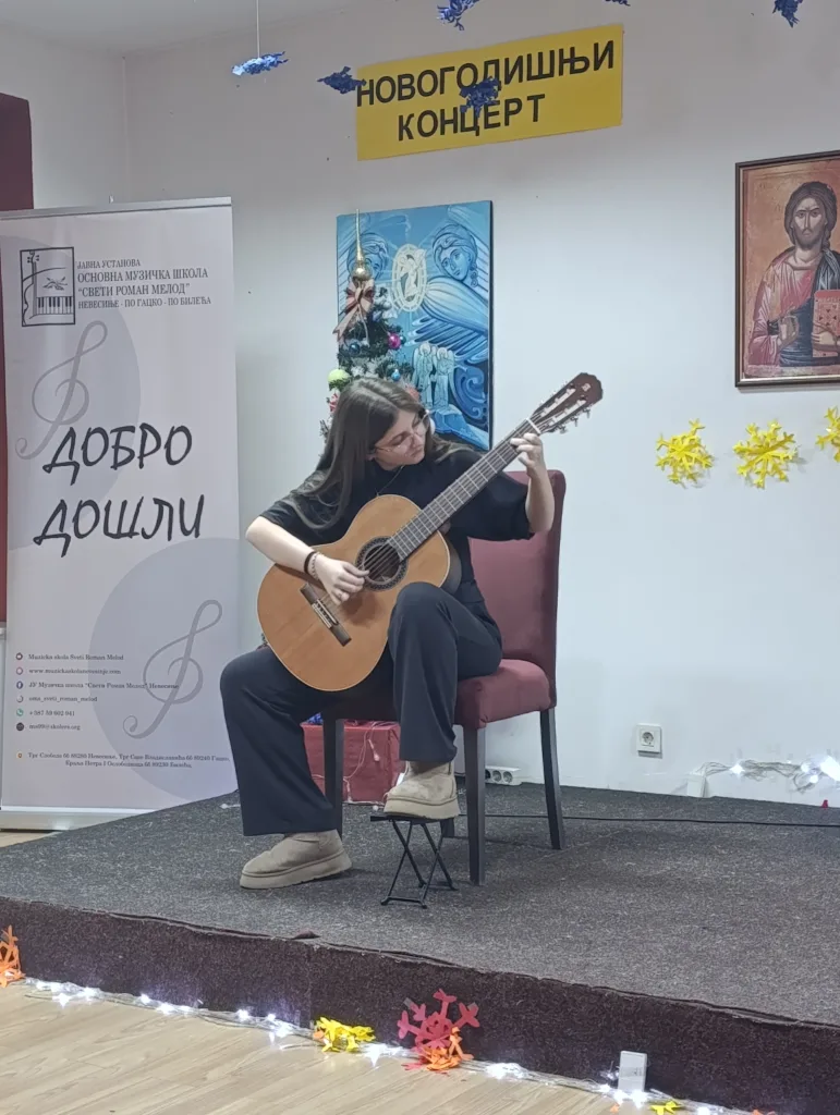 1766477168272-771x1024-jpg Сјајним Новогодишњим концертом ученици ОМШ „Свети Роман Мелод“ донијели дух празника у Гацко