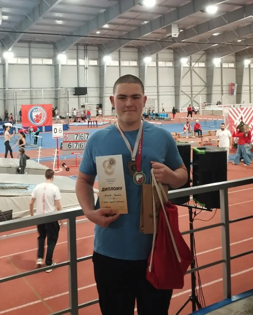 1766989645499-823x1024-jpg Протеклог викенда атлетичар Чедомир Кошутић освојио сребро и бронзу