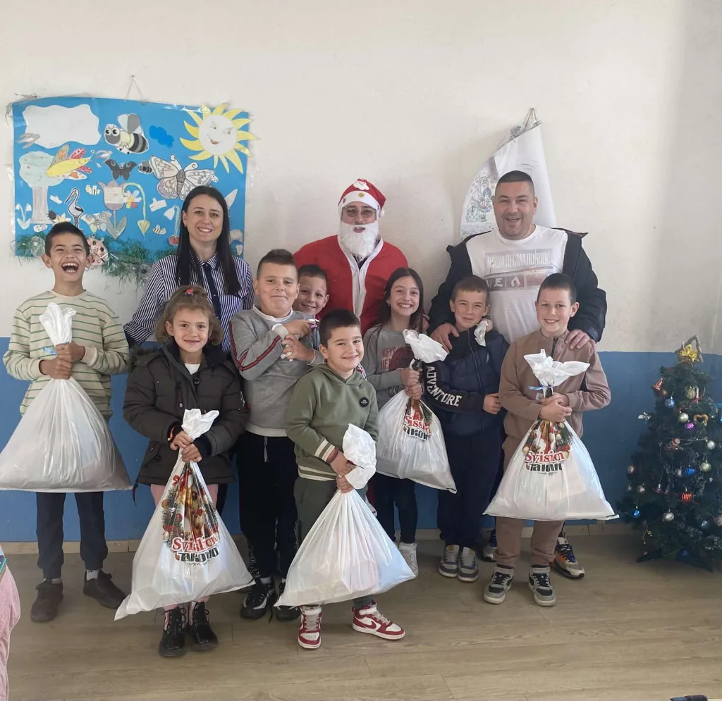 1767006152349-1024x995-jpg Црвени крст Гацко: Дјед Мраз посјетио подручне школе у Гацку и обрадовао малишане