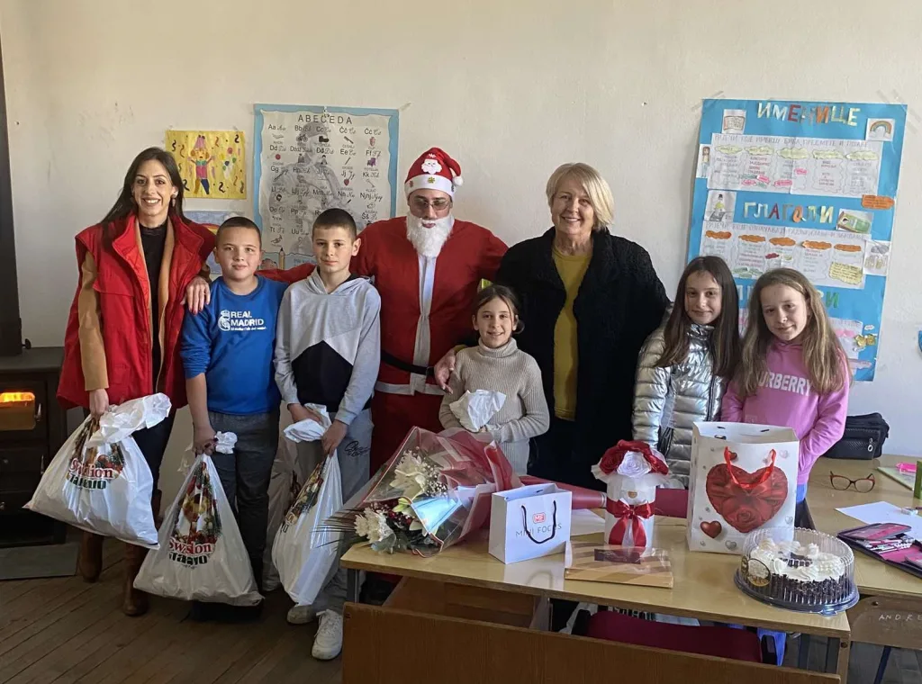 1767006152355-1024x760-jpg Црвени крст Гацко: Дјед Мраз посјетио подручне школе у Гацку и обрадовао малишане