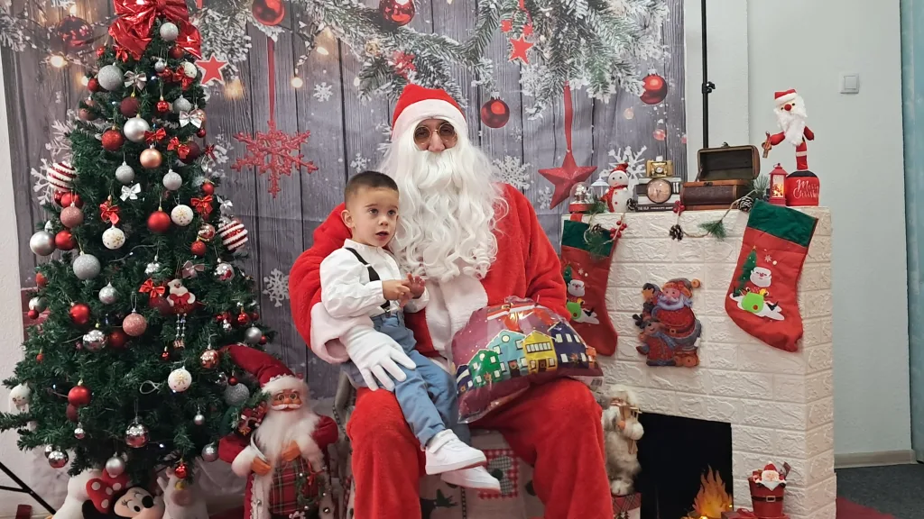 20251229_093826-1-1024x576-jpg Sindikati Opštine Gacko obradovali mališane novogodišnjim paketićima