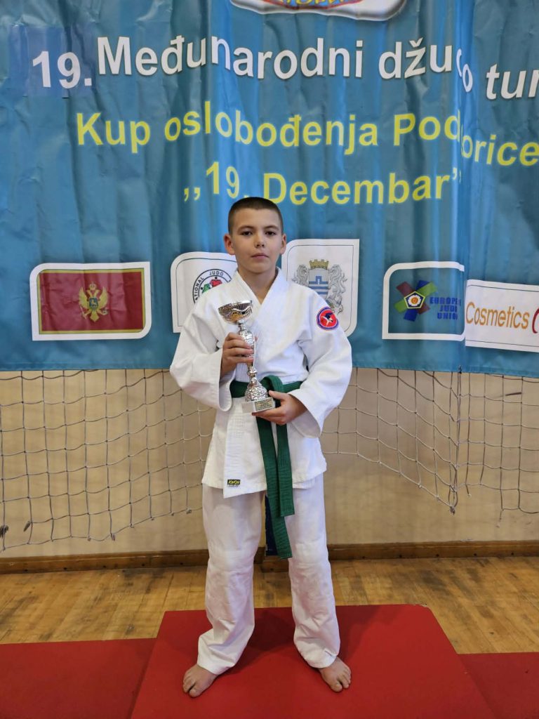 5fe6b599-7e10-433b-8d80-476940eff3d1-768x1024 Још један пехар у низу – Џудо клуб Гацко трећи у укупном пласману
