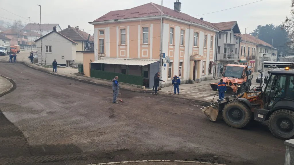 IMG-1e131c1ce97bad75574fa01ea04b12df-V-1024x576-jpg Почели радови на реконструцији Немањине улице и центра града