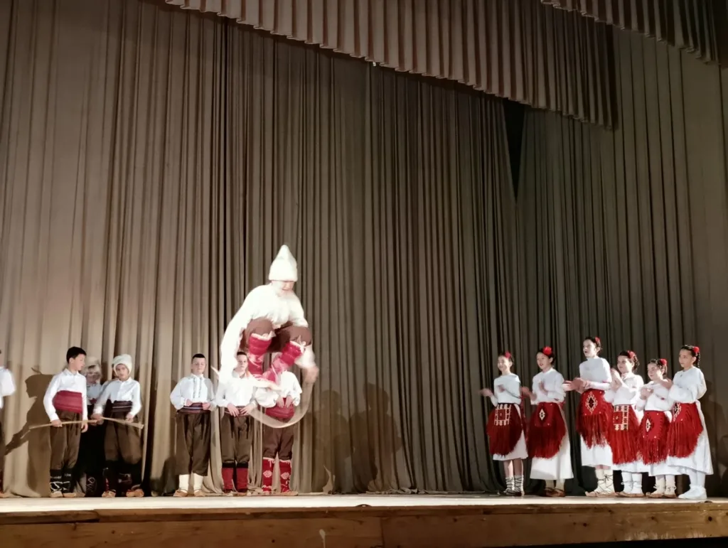 IMG-93d92092f12d96bc42f8b597f2842563-V-1024x771-jpg У Гацку одржан годишњи концерт КУД „Зеленгора“-приказана раскош српског фолклора