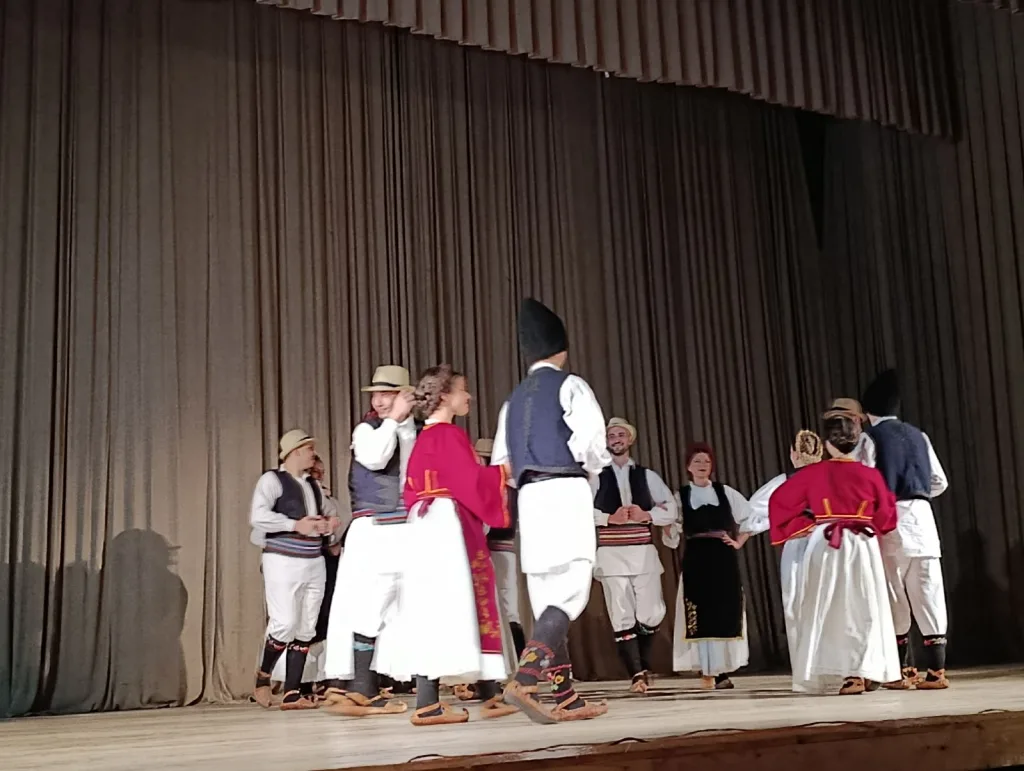 IMG-966ddbaa41c20d63a6036d49888bbf15-V-1024x771-jpg У Гацку одржан годишњи концерт КУД „Зеленгора“-приказана раскош српског фолклора