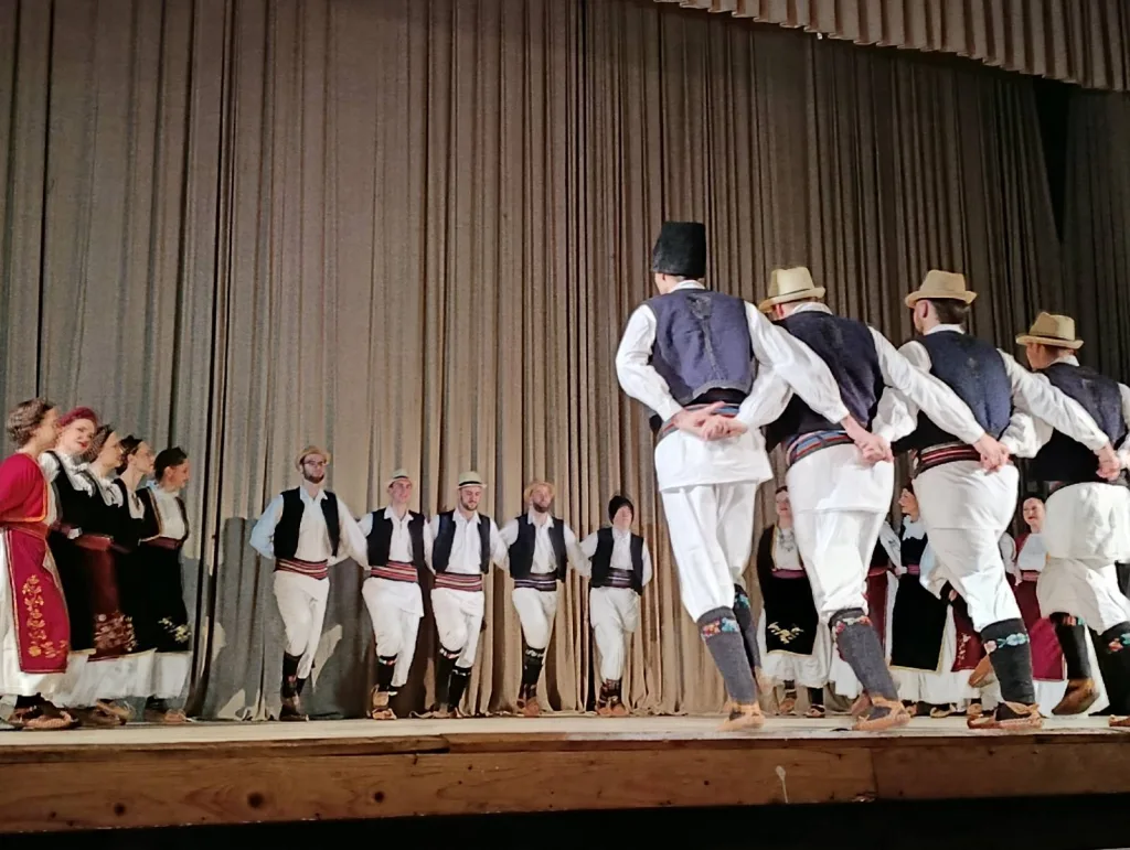 IMG-ef11317b1b9b8506dfd6981a4bcc3966-V-1024x771-jpg У Гацку одржан годишњи концерт КУД „Зеленгора“-приказана раскош српског фолклора