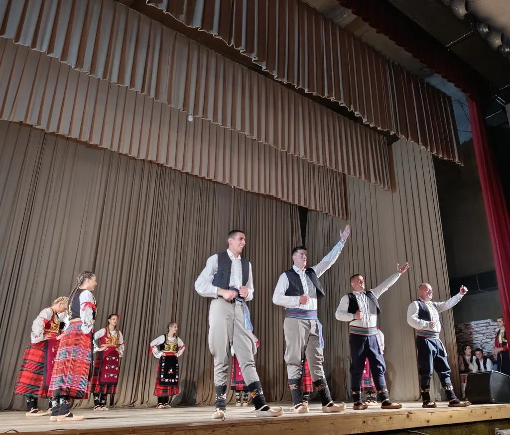 f-11-1024x874-jpg 16 година рада крунисано годишњим концертом КУД-а "Сава Владиславић"