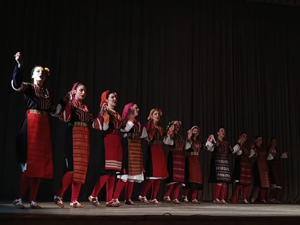 f-4-1024x771-jpg 16 година рада крунисано годишњим концертом КУД-а "Сава Владиславић"