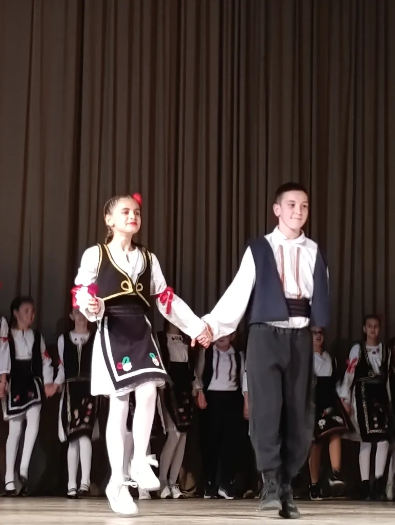 f-6-771x1024-jpg 16 година рада крунисано годишњим концертом КУД-а "Сава Владиславић"