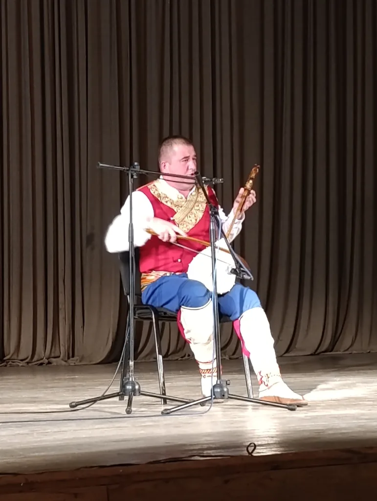 ivkovic-guslar-771x1024-jpg 16 година рада крунисано годишњим концертом КУД-а "Сава Владиславић"