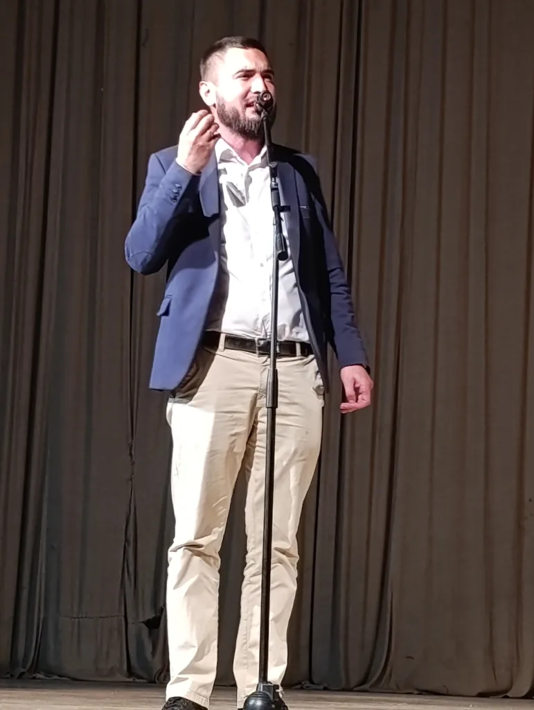 pjesnik-771x1024-jpg 16 година рада крунисано годишњим концертом КУД-а "Сава Владиславић"