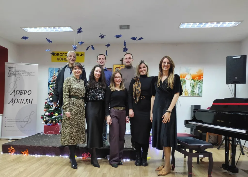 profesori-1024x734-jpg Сјајним Новогодишњим концертом ученици ОМШ „Свети Роман Мелод“ донијели дух празника у Гацко