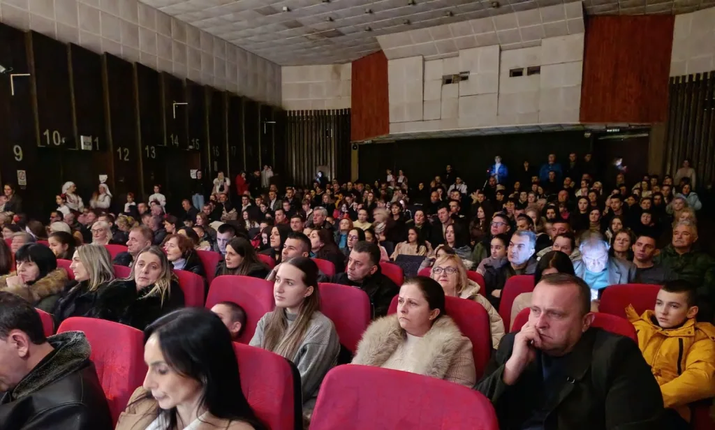 publika-4-1024x616-jpg У Гацку одржан годишњи концерт КУД „Зеленгора“-приказана раскош српског фолклора