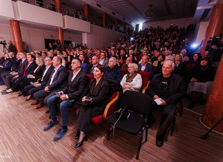 tb-2-jpg 50 великих година Радио Требиња- срећно драге колеге