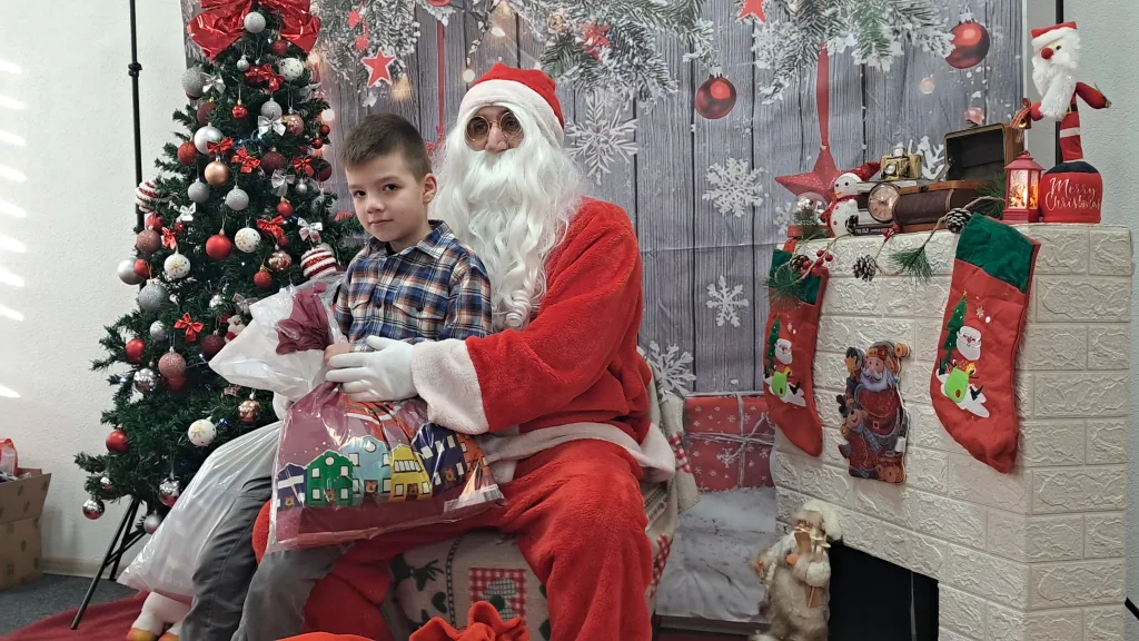 vuk-1-1024x576-jpg Sindikati Opštine Gacko obradovali mališane novogodišnjim paketićima