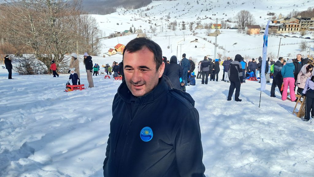 20260222_111426-1-1024x576 Манифестација „Сви на снијег, Чемерно те зове“ окупила бројне учеснике из Гацка и регије