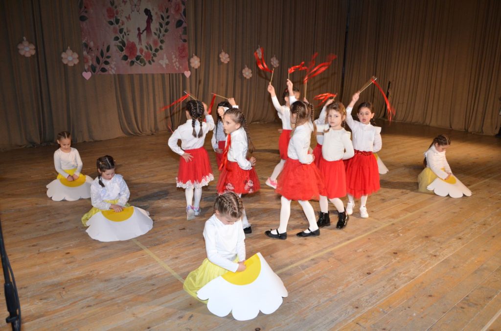 IMG-10f88fcf420c9cf3410c0c8bb86d4d27-V-1024x678 Хуманитарни базар и осмомартовска приредба Дјечијег вртића превазишли очекивања , сакупљено више од 9 хиљада марака
