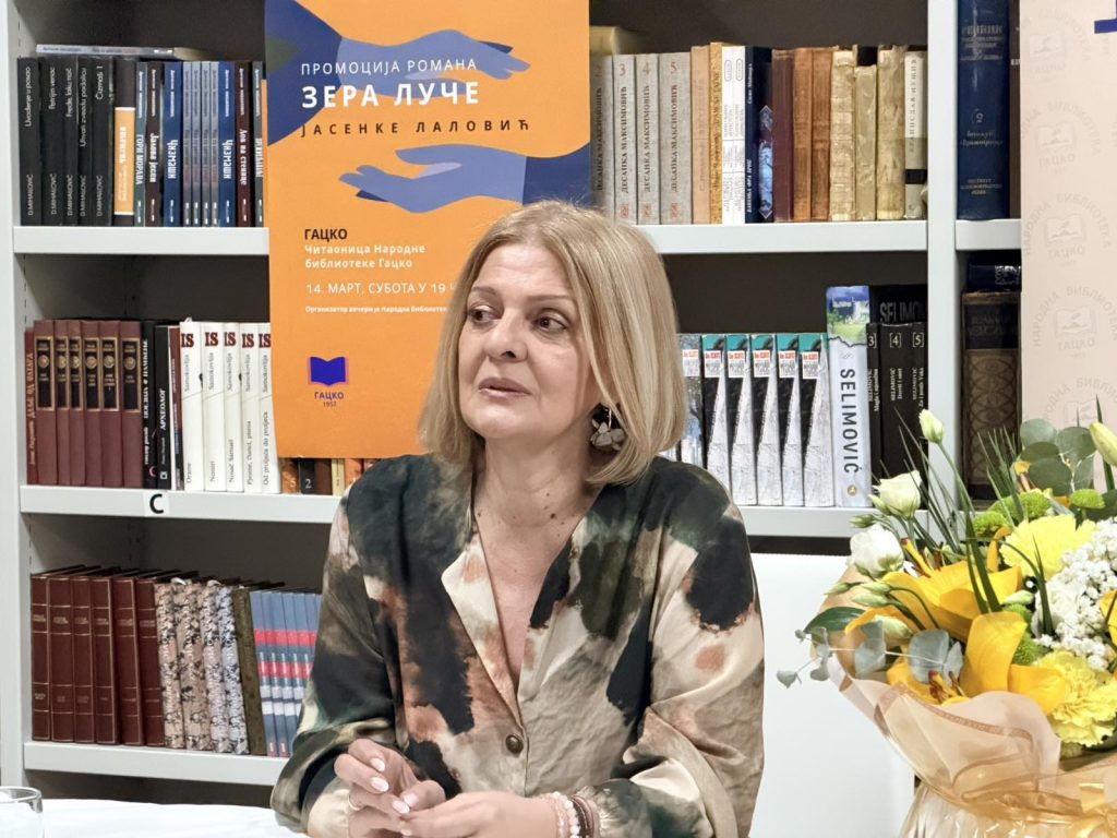 IMG-5284a28446fd07501f4d299735fda909-V-1-1024x768 Roman „Zera luče“ Jasenke Lalović predstavljen u Narodnoj biblioteci u Gacku