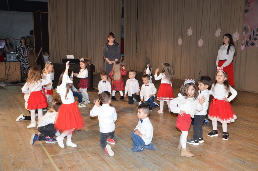 IMG-881f946d0bea1284efbbdc6da210af28-V-1024x678 Хуманитарни базар и осмомартовска приредба Дјечијег вртића превазишли очекивања , сакупљено више од 9 хиљада марака