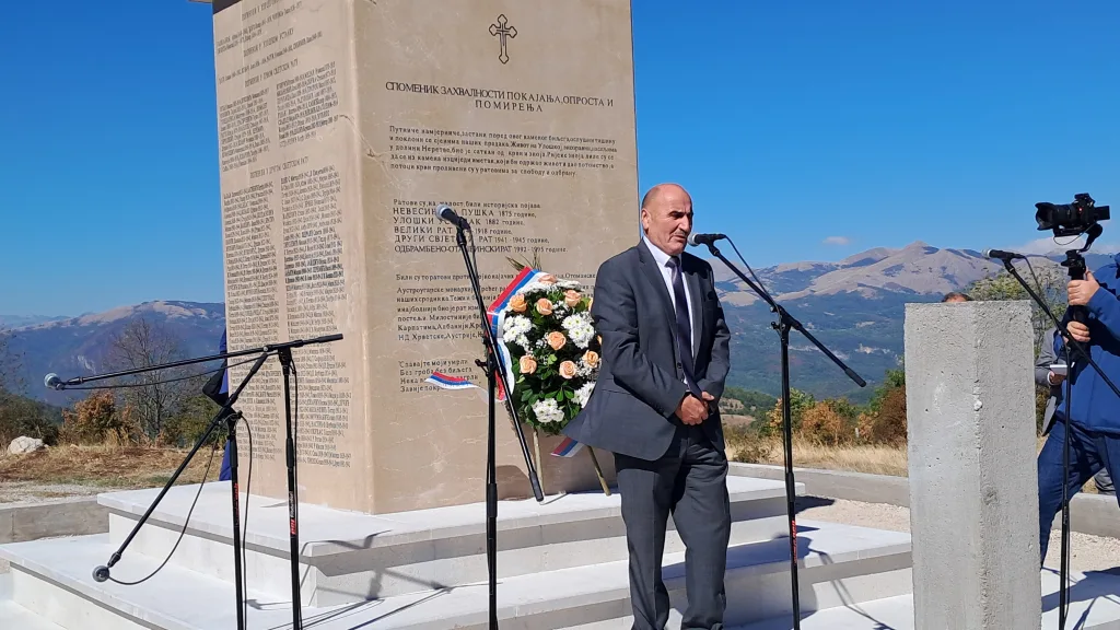 1000052815-1024x576-jpg Na Oblju osveštan spomenik za 472 žrtve stradale od 1875. do 1995. godine