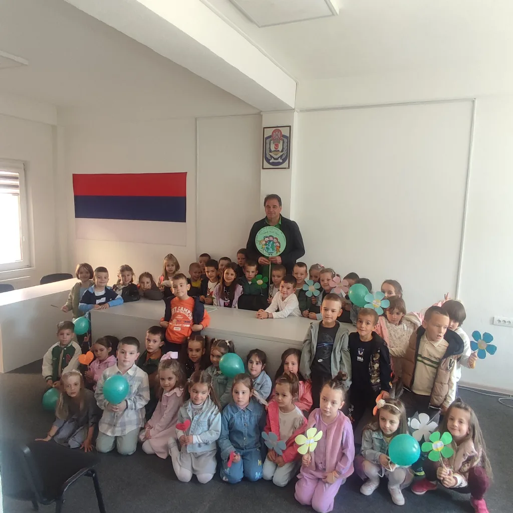 1791282210415-1024x1024-jpg У оквиру Дјечије недјеље малишани посјетили Општину Гацко